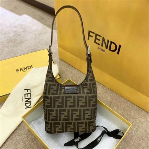 tracolla fendi replica